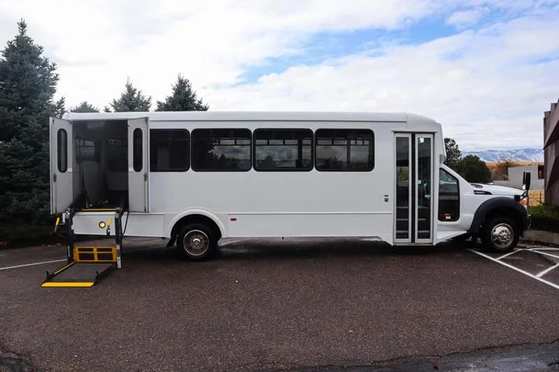 2015 Glaval Concorde II Shuttle Bus - Image 5
