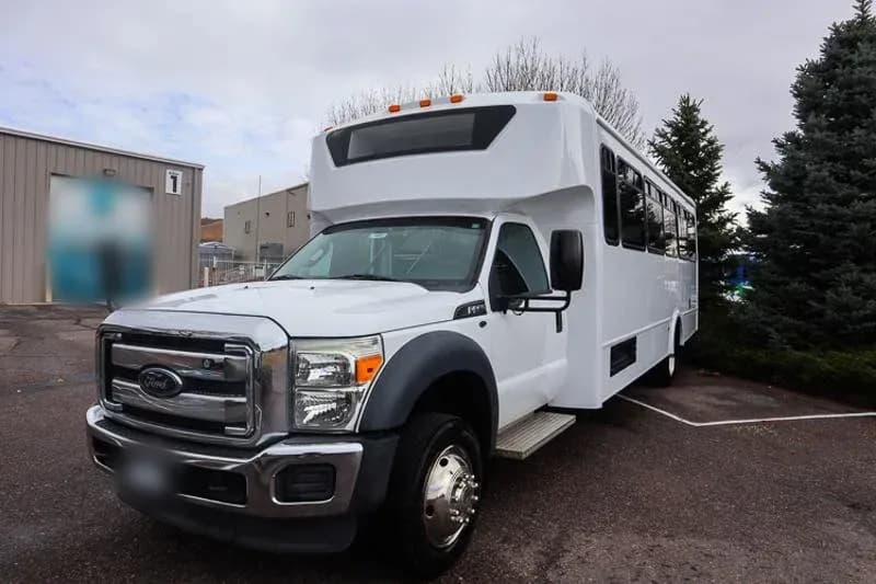 2015 Glaval Concorde II Shuttle Bus - Image 1