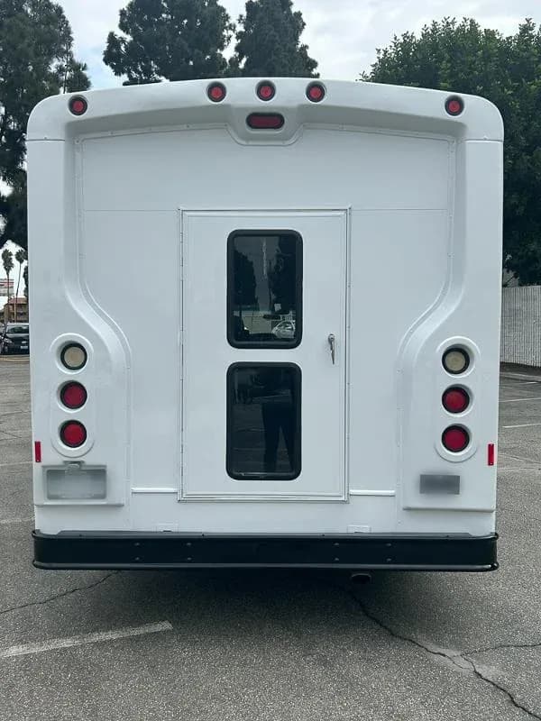 2011 Ford E450 Shuttle Bus - Image 3