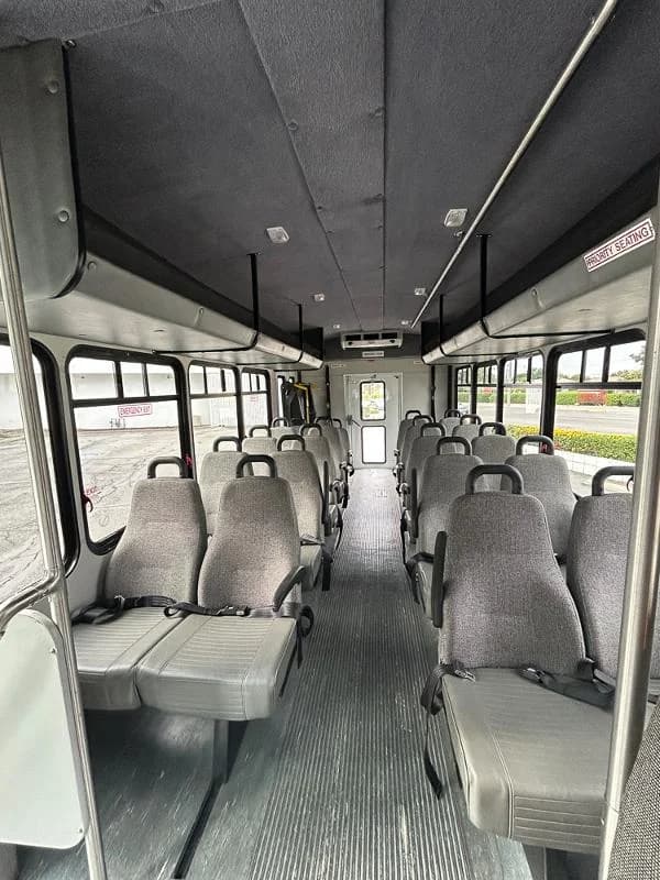 2011 Ford E450 Shuttle Bus - Image 6