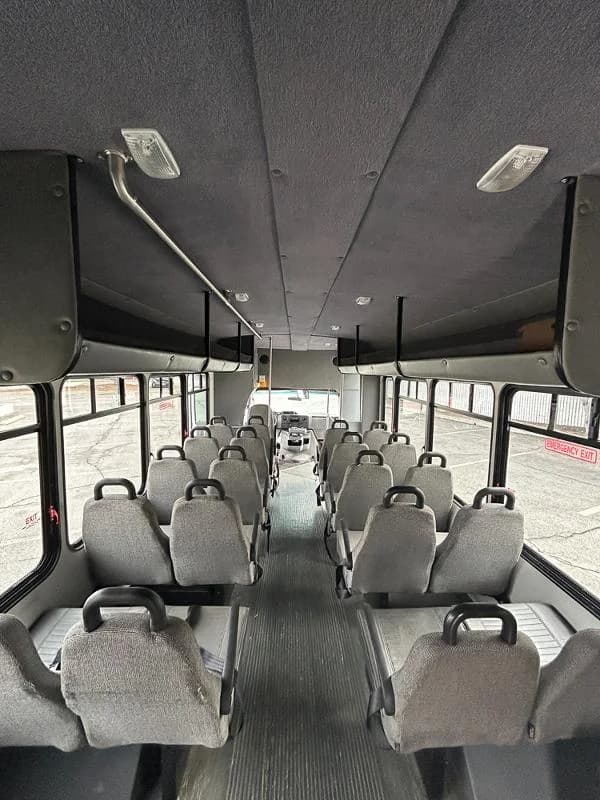 2011 Ford E450 Shuttle Bus - Image 7