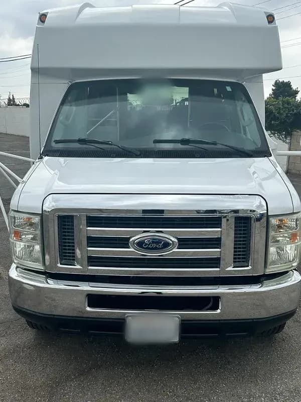 2008 Ford Odyssey Turtle Top Shuttle Bus - Image 4
