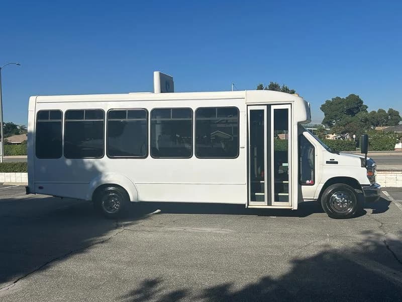 2013 Ford E450 Shuttle Bus - Image 2