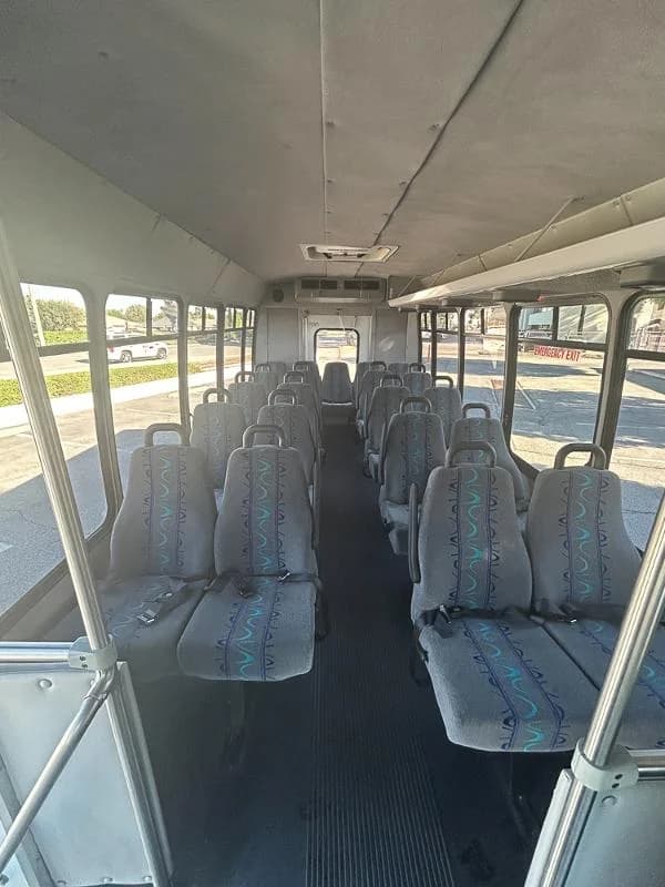 2013 Ford E450 Shuttle Bus - Image 6