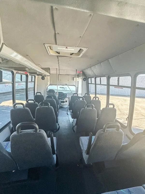 2013 Ford E450 Shuttle Bus - Image 7
