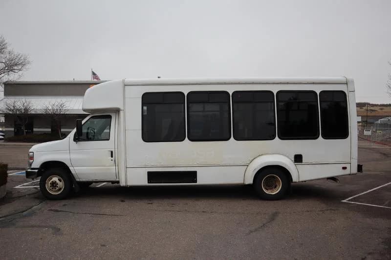 2015 Ford E450 Shuttle Bus - Image 3