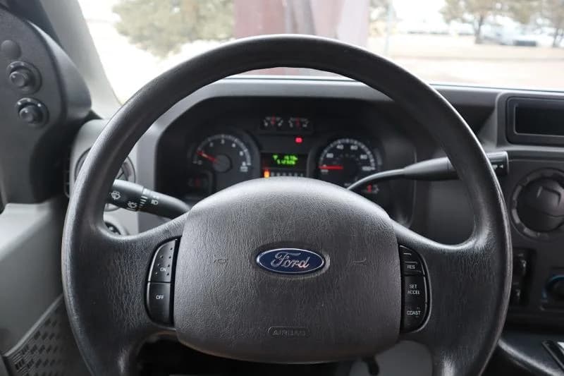 2015 Ford E450 Shuttle Bus - Image 6