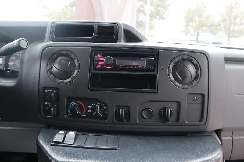 2015 Ford E450 Shuttle Bus - Image 7