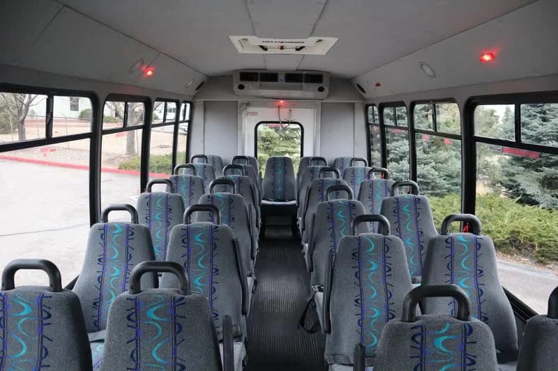 2015 Ford E450 Shuttle Bus - Image 8