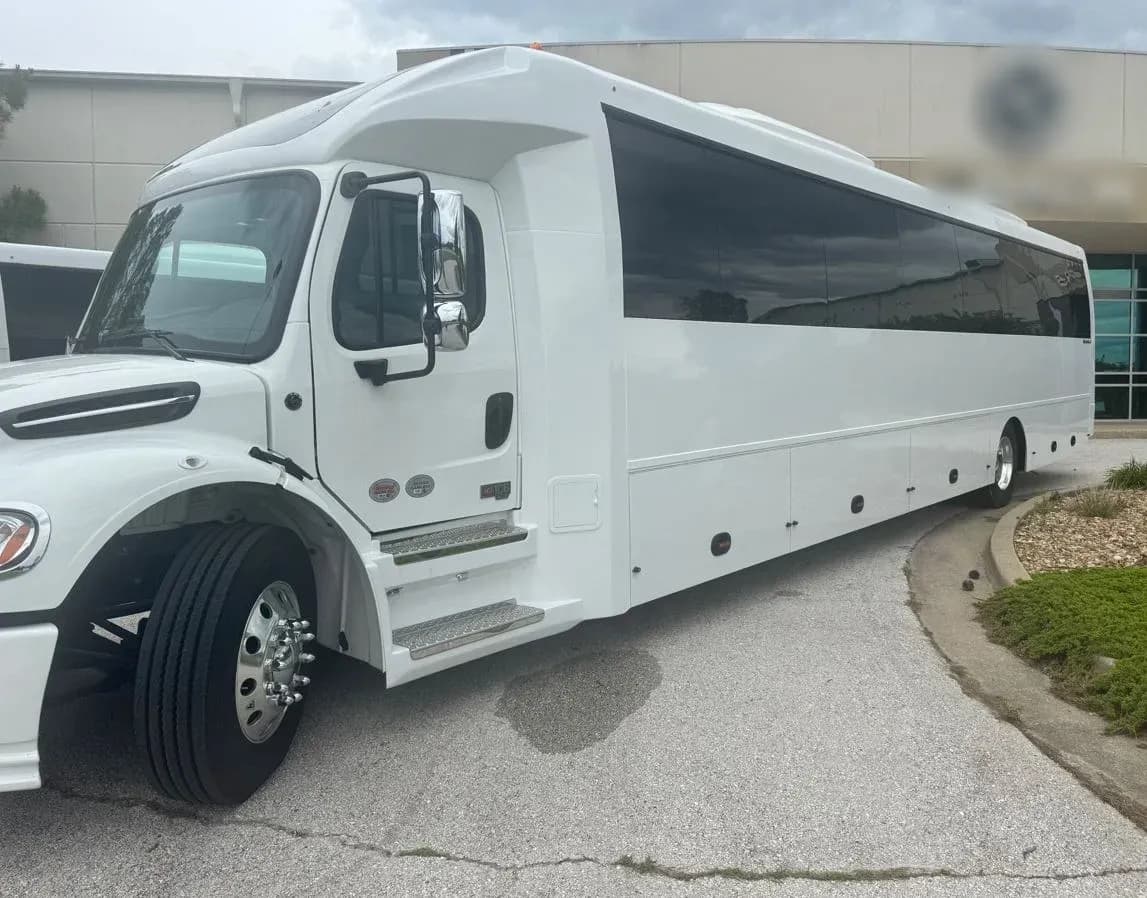 2025 Executive Coach - 5 UNITS IN STOCK - Image 8