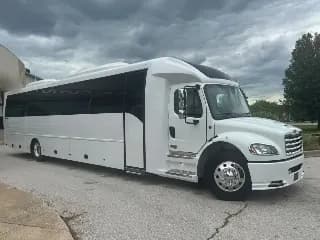 2025 Freightliner Executive Coach bus