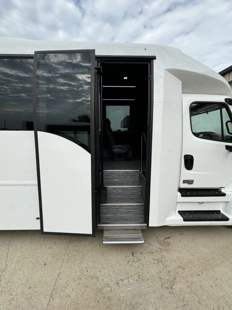 2025 Executive Coach - 5 UNITS IN STOCK - Image 5