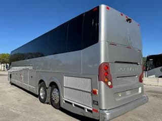 2016 Prevost H3-45 - Image 2