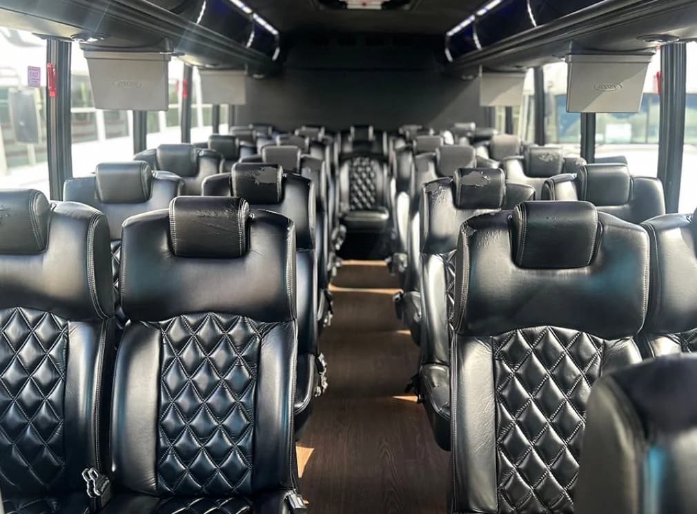 2015 Ford F550 Shuttle Bus - Image 5