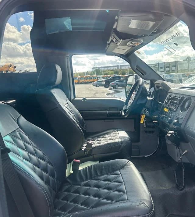 2015 Ford F550 Shuttle Bus - Image 4