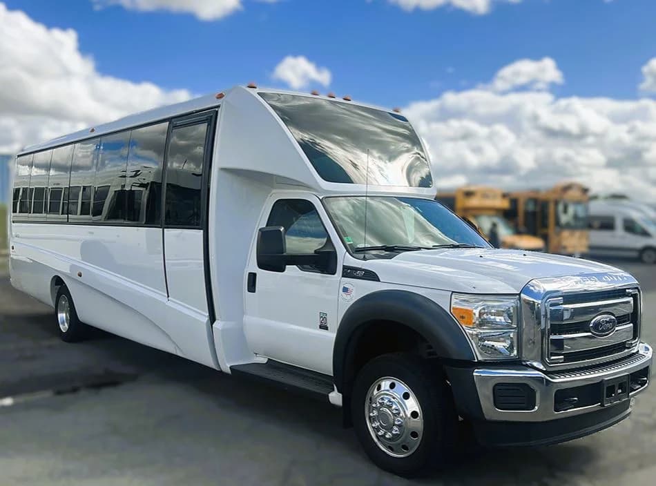 2015 Ford F550 Shuttle Bus - Image 2