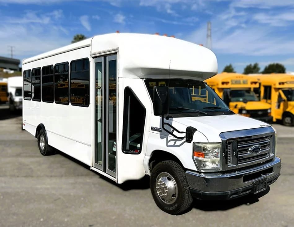 2012 Ford E450 Shuttle Bus - Image 3