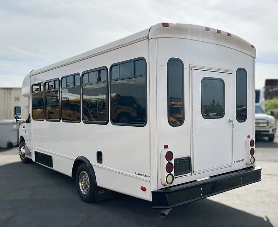 2012 Ford E450 Shuttle Bus - Image 4