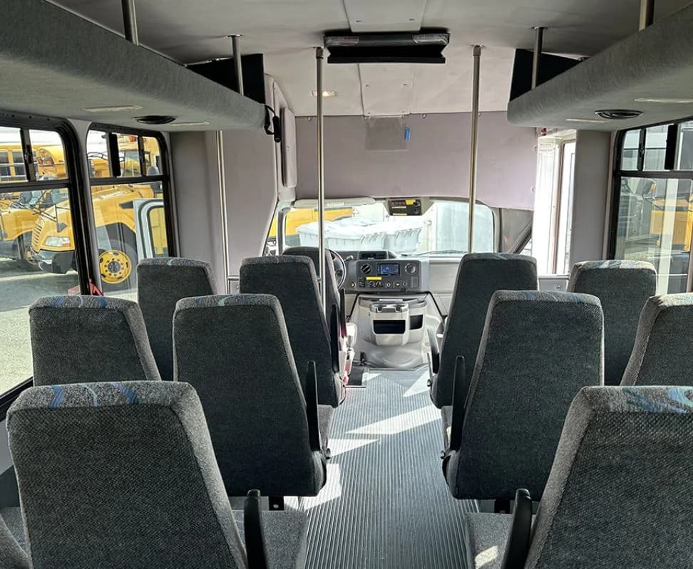 2012 Ford E450 Shuttle Bus - Image 5