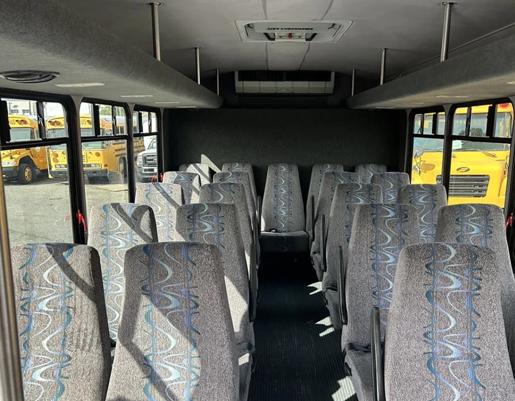 2012 Ford E450 Shuttle Bus - Image 6