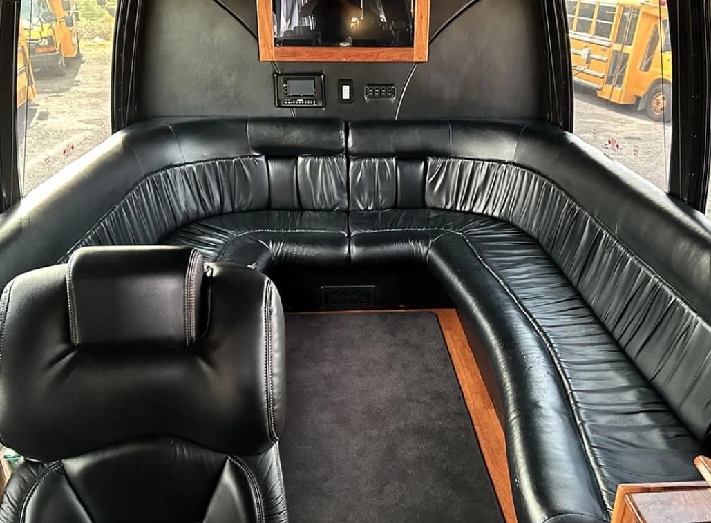 2012 Ford E450 Limo Bus - Image 4