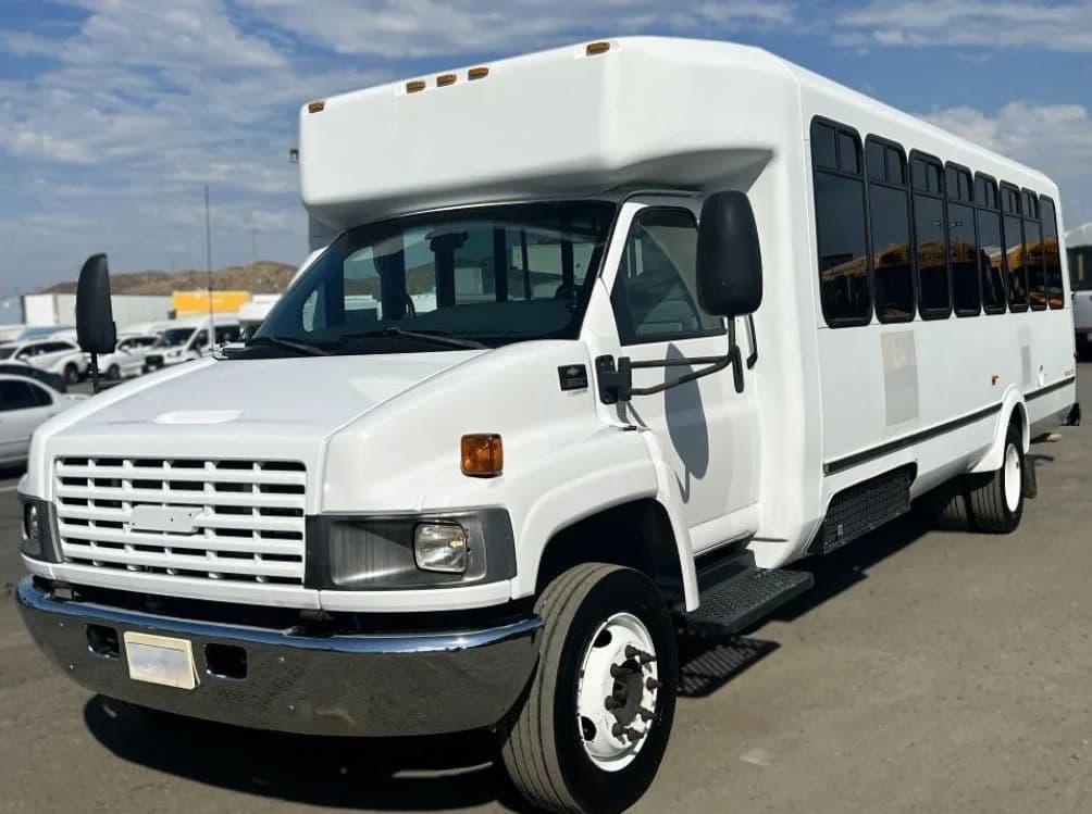 2009 Chevrolet El Dorado C5 Shuttle Bus - Image 1