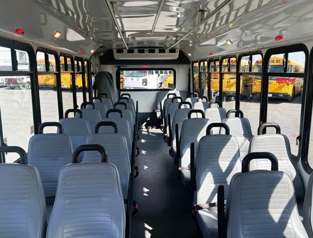2009 Chevrolet El Dorado C5 Shuttle Bus - Image 3