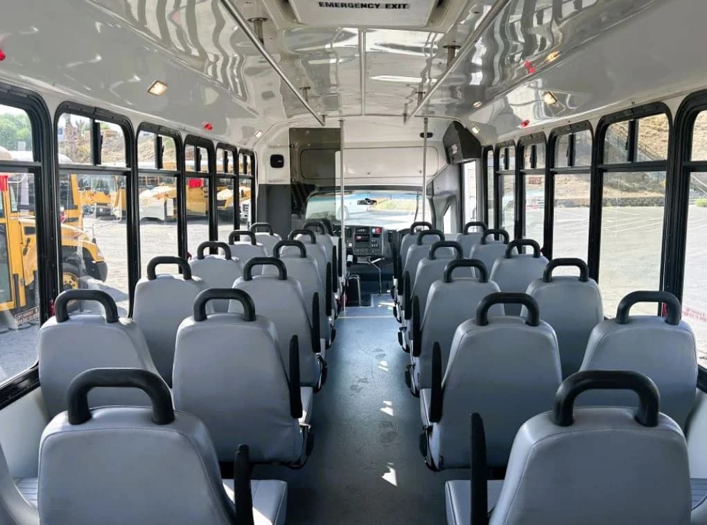 2009 Chevrolet El Dorado C5 Shuttle Bus - Image 4