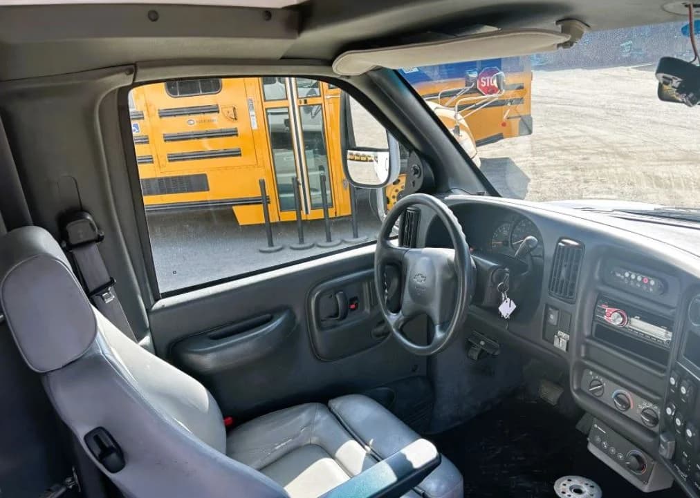2009 Chevrolet El Dorado C5 Shuttle Bus - Image 5