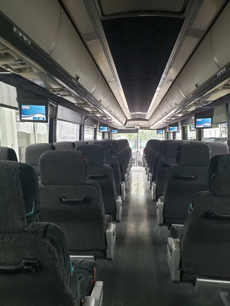 2005 MCI J4500 Coach Bus - Image 10