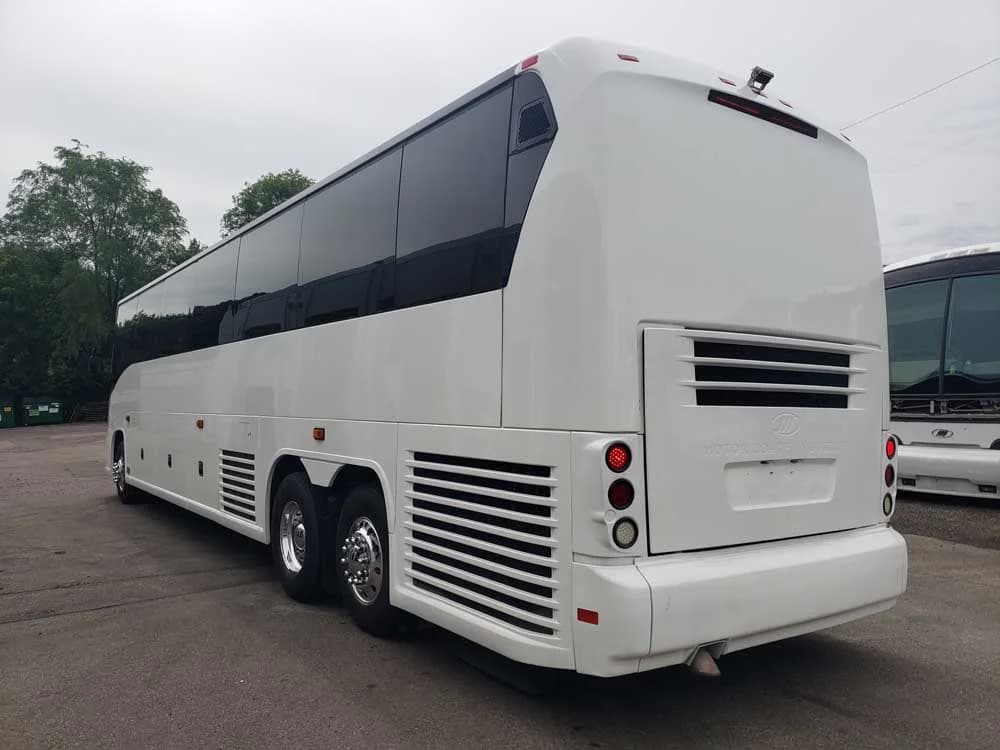 2005 MCI J4500 Coach Bus - Image 3