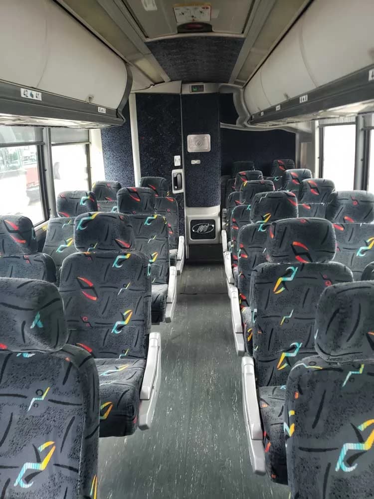 2005 MCI J4500 Coach Bus - Image 8