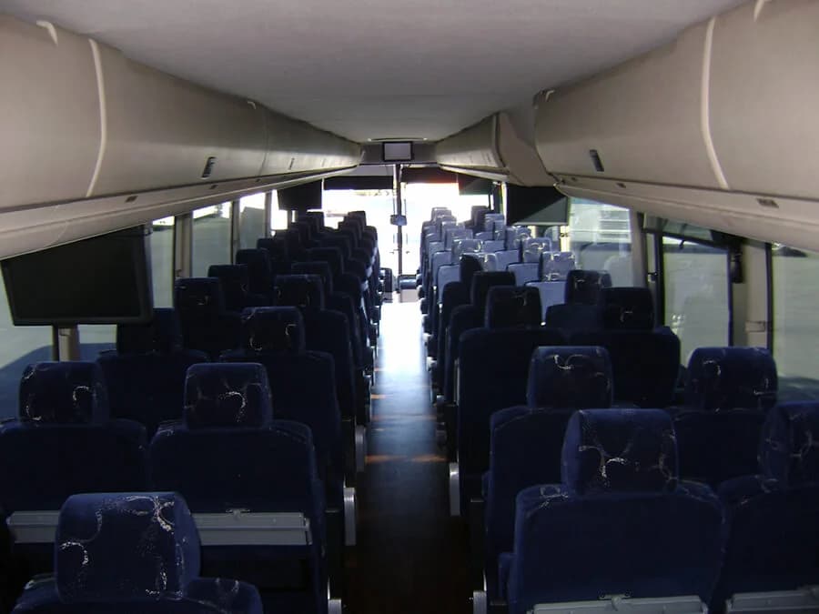 2015 Prevost H3-45 Coach Bus - Image 6