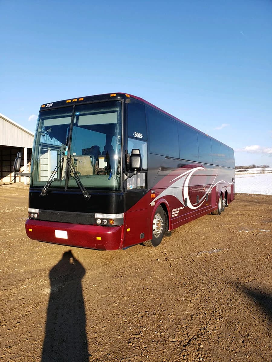 2005 VanHool T2145 Coach Bus - Image 1