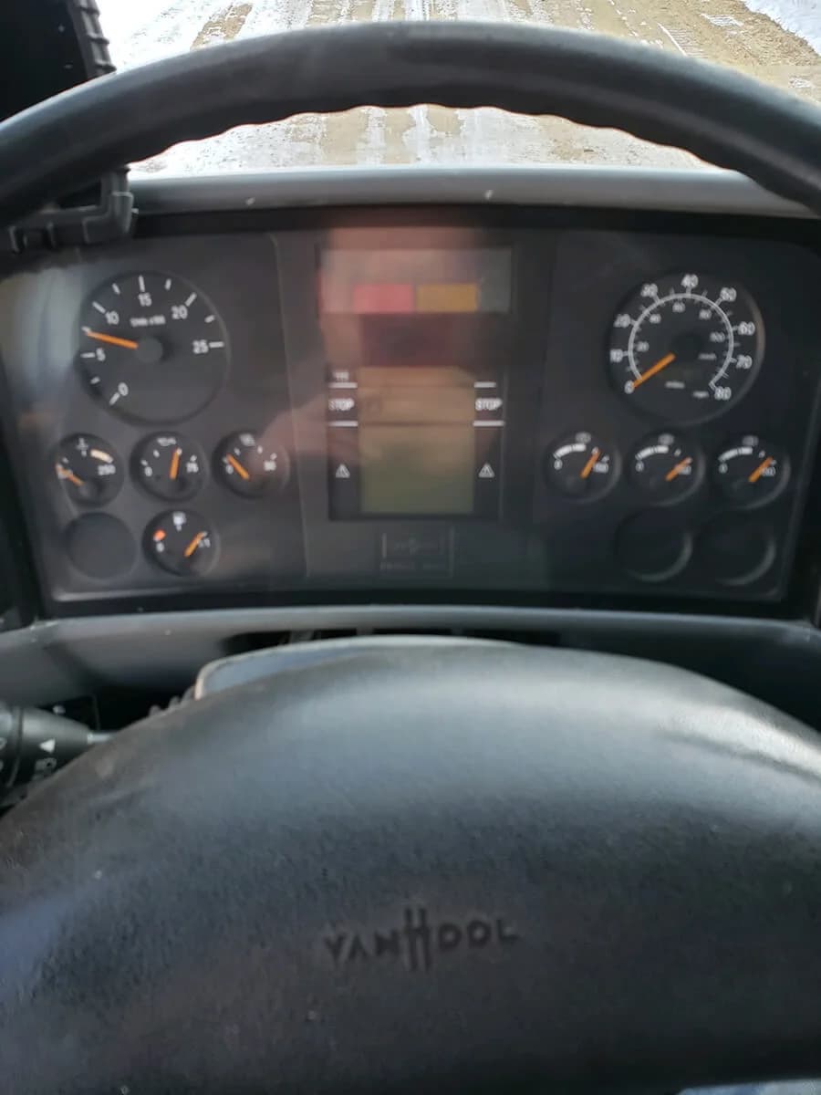 2005 VanHool T2145 Coach Bus - Image 7