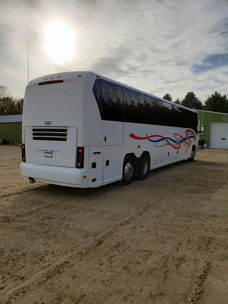 2007 MCI J4500 Coach Bus - Image 3