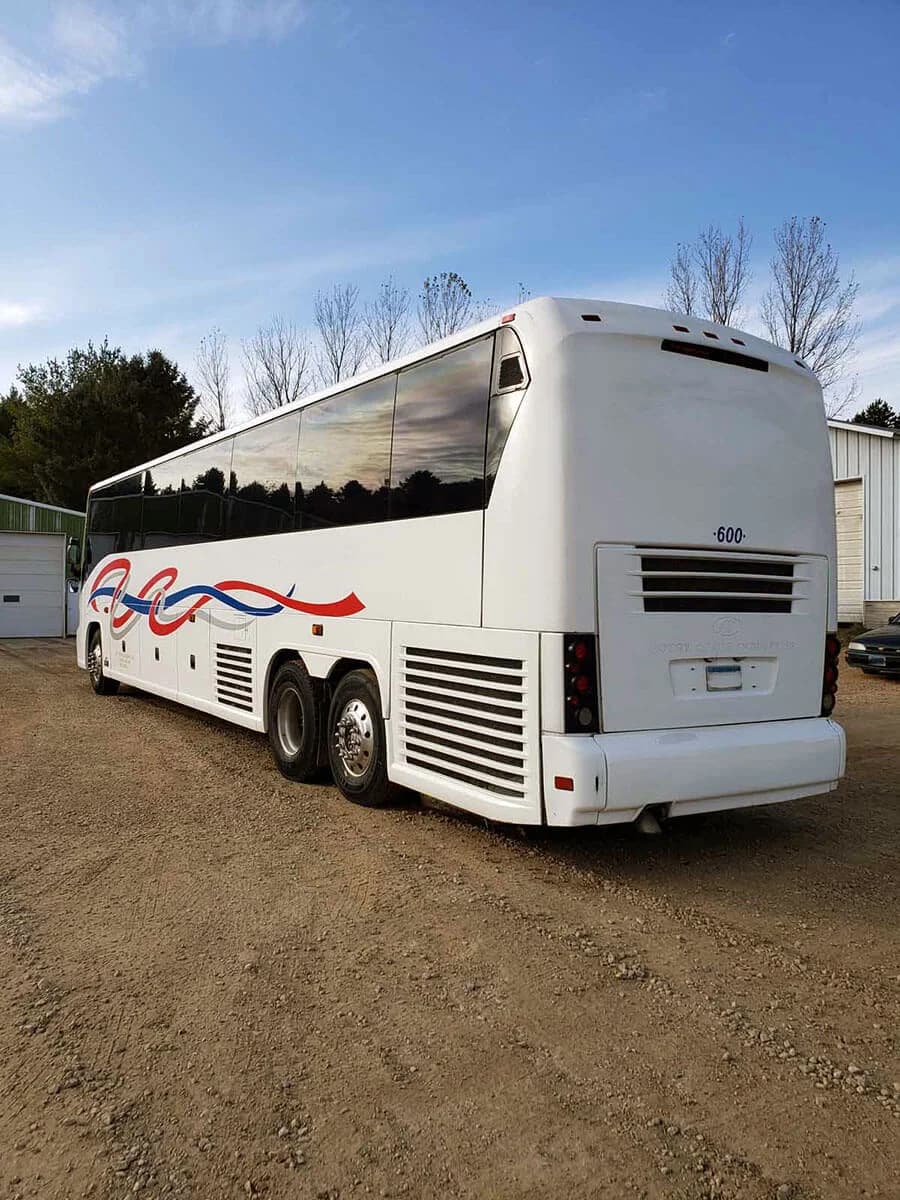 2007 MCI J4500 Coach Bus - Image 4