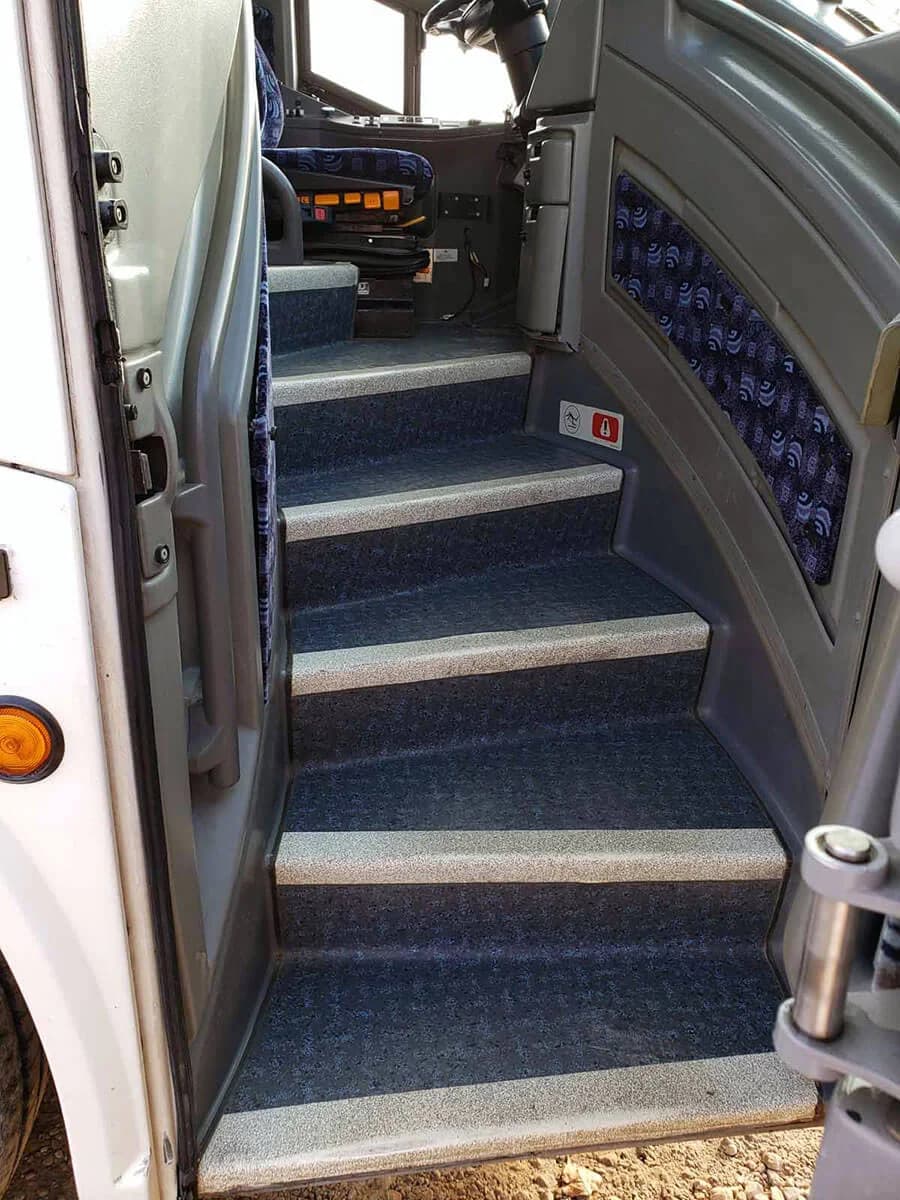 2007 MCI J4500 Coach Bus - Image 5