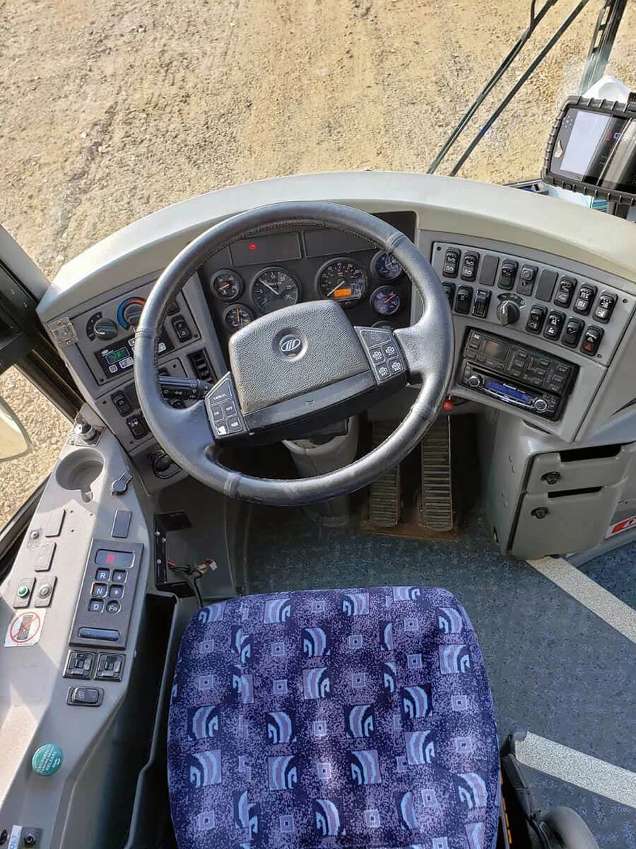 2007 MCI J4500 Coach Bus - Image 7