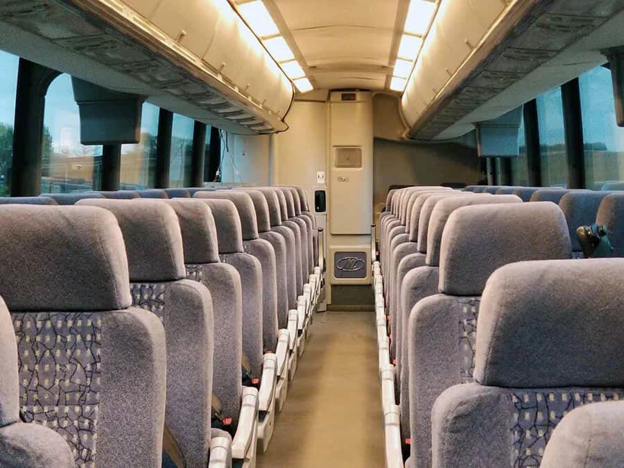 2010 MCI J4500 Coach Bus - Image 5