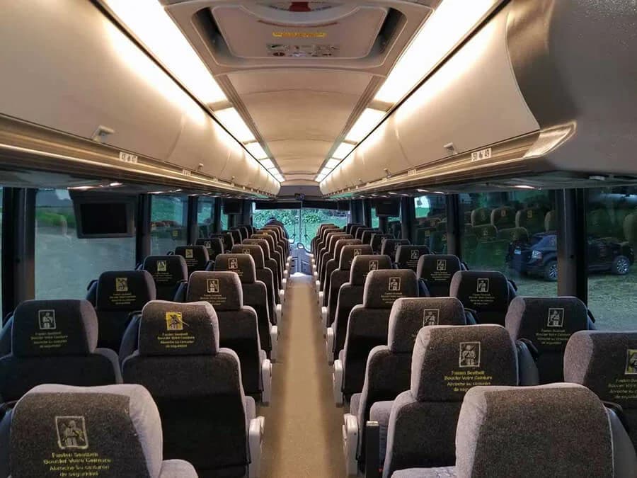 2010 MCI J4500 Coach Bus - Image 7