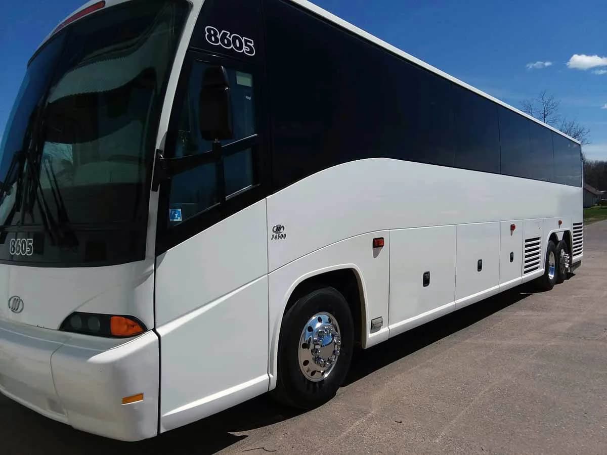 2008 MCI J4500 Coach Bus - Image 1