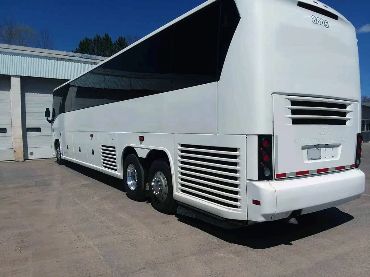 2008 MCI J4500 Coach Bus - Image 4