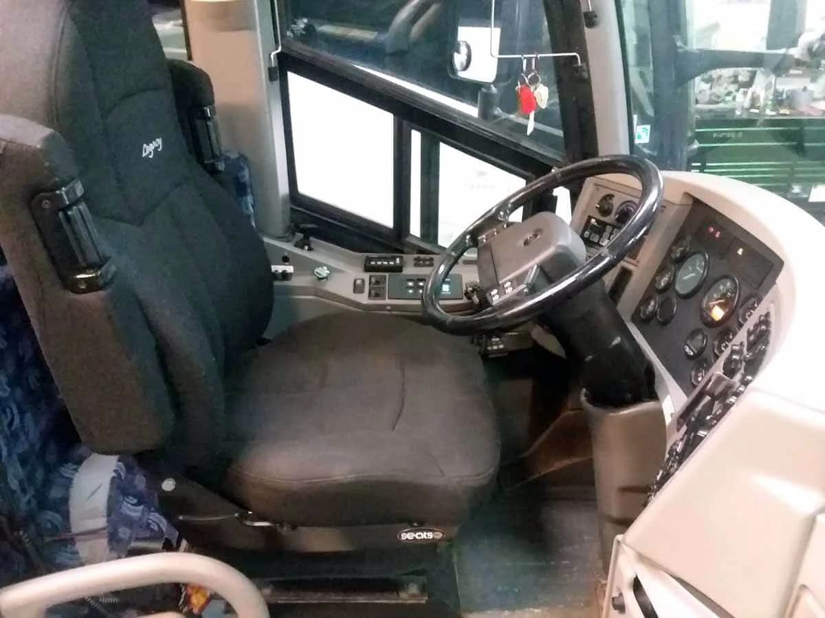 2008 MCI J4500 Coach Bus - Image 6