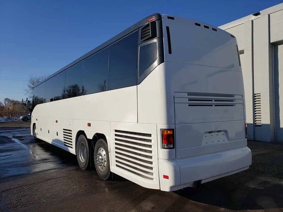 2005 MCI E4500 Coach Bus - Image 3