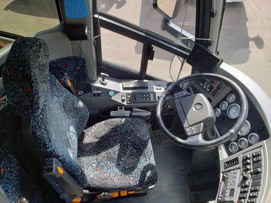2005 MCI E4500 Coach Bus - Image 5