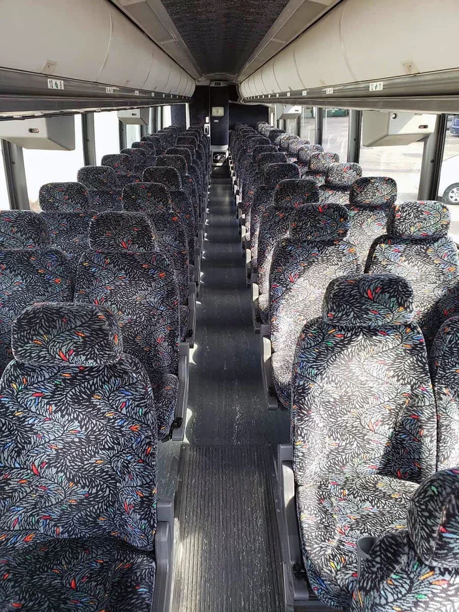 2005 MCI E4500 Coach Bus - Image 7