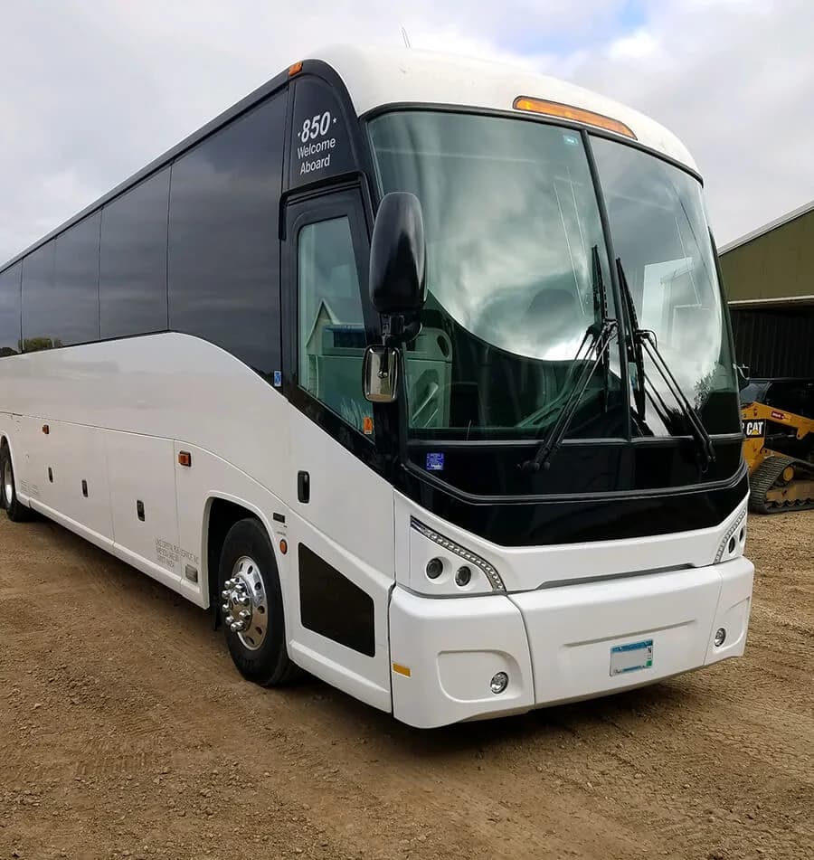 2010 MCI J4500 Coach Bus - Image 1