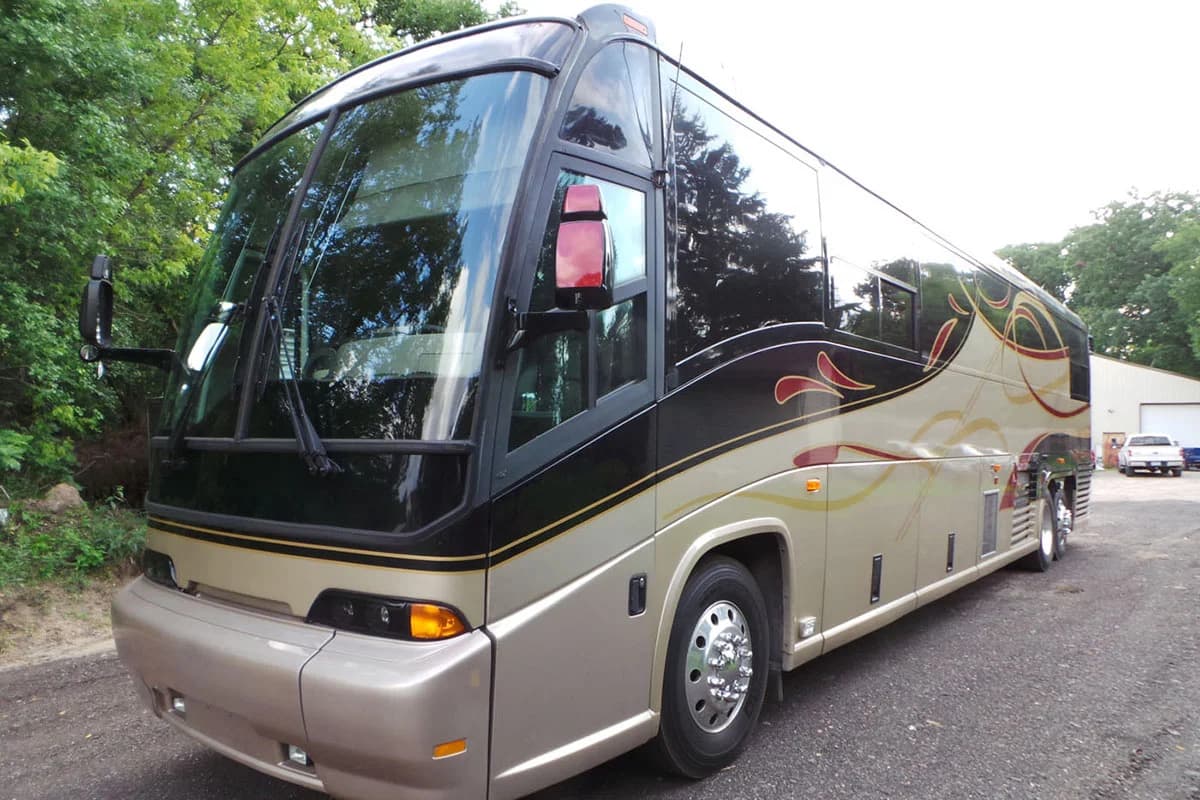 2000 MCI 102EL3 Motorcoach Conversion - Image 2