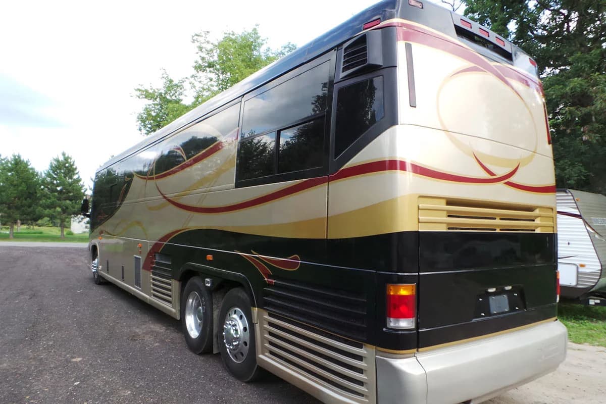 2000 MCI 102EL3 Motorcoach Conversion - Image 3